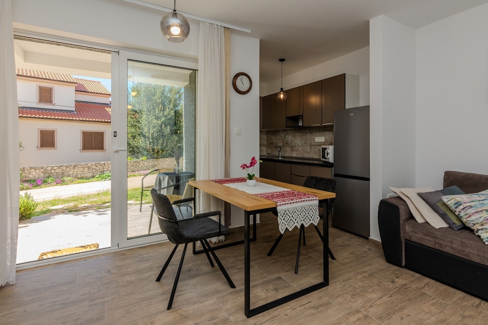 Apartment Mutak