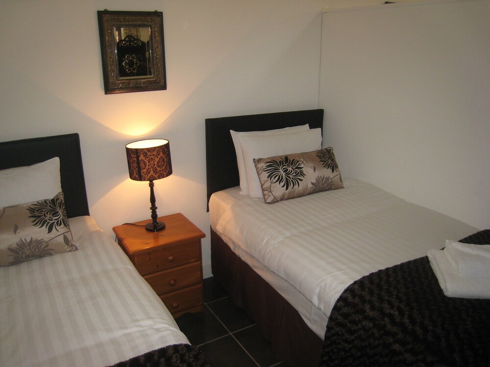 Romeo Cottage view 2