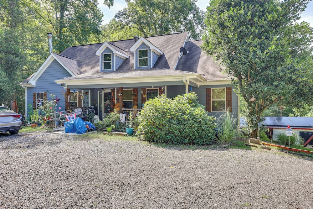 Georgia Home w/ 2 Fire Pits & Creek Access!