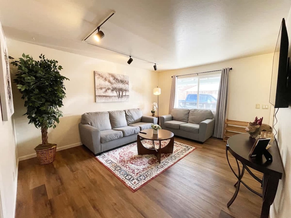 Campbell Cozy Bright 2B 1b AC Close to Downtown