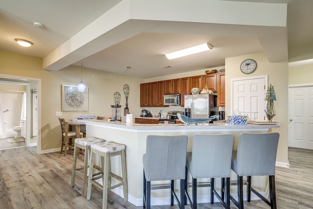 Walkable Condo w/ Drawbridge Views in Cambridge