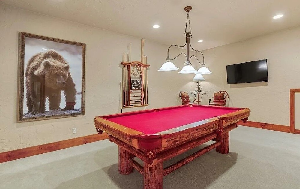 Ski Inn 5 Bedroom Home
