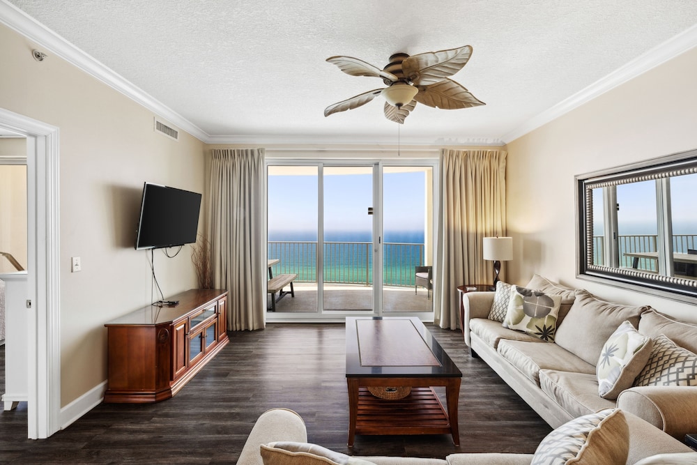 Twin Palms by Book That Condo