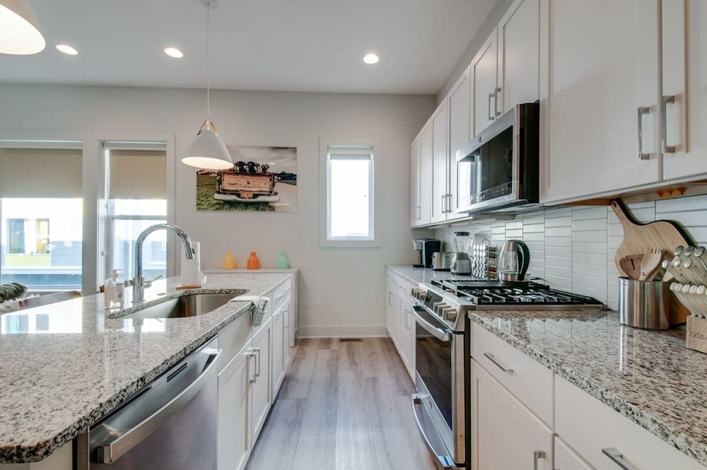 East Nash Lux - 13 Beds City Views