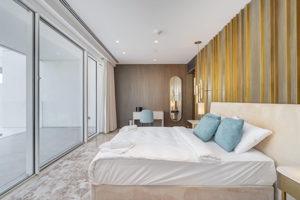 Stunning 3-bedroom Retreat at Five Palm Jumeirah With Spectacular Views and Direct Access to the West Beach