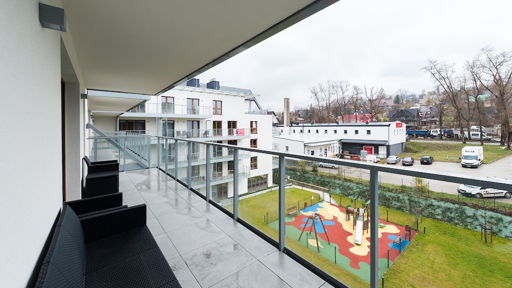 Apartamenty Sun & Snow Zakopiańskie view 3