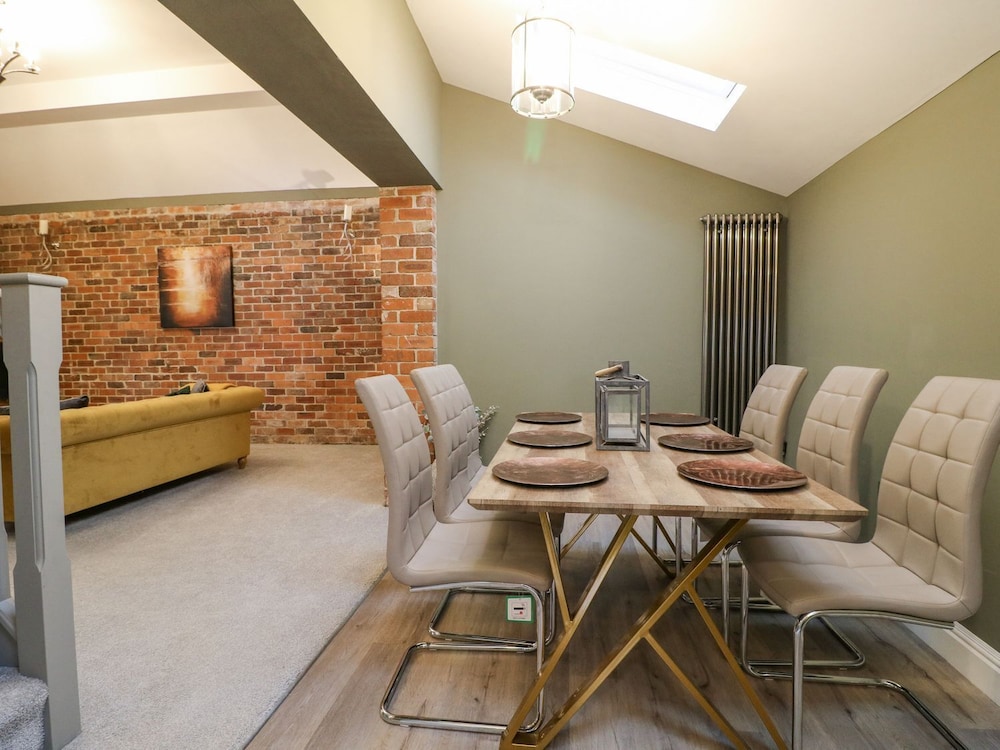 Hunters Lodge at Wildersley Farm