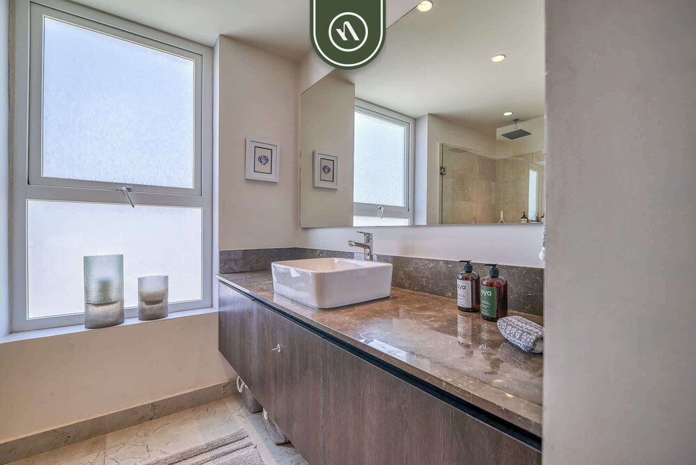 Centric 2BR Condo- Balcony - Rooftop Pool