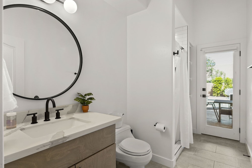 Pool Table, Putting Green: Luxury Oasis in Mesa view 5
