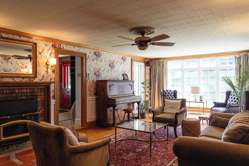 Lee Farm Inn