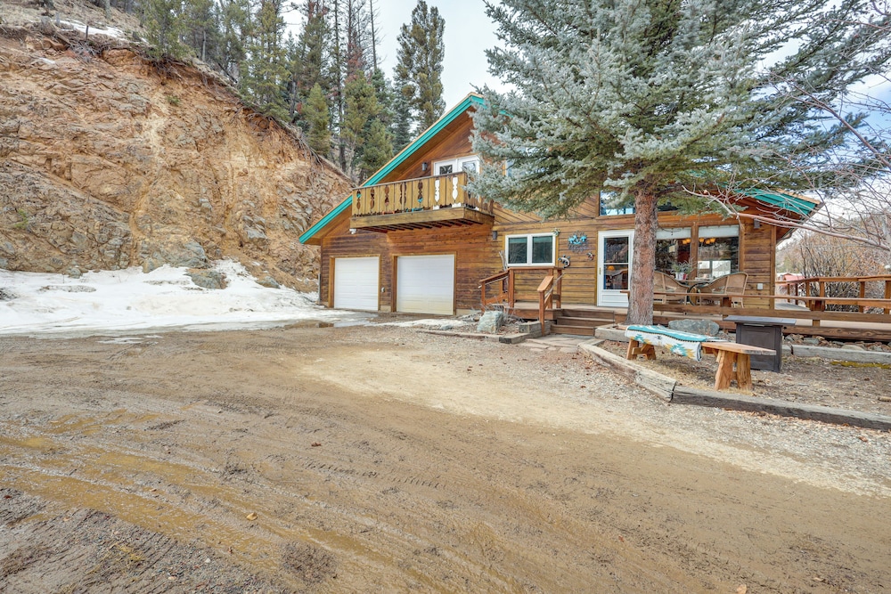Walk to Main St: 'mountain Creek Home' w/ Chiminea