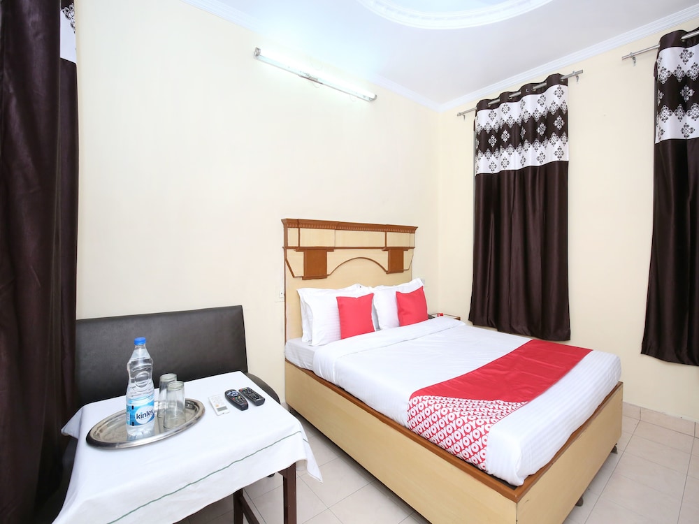 OYO 11595 Hotel Roxy