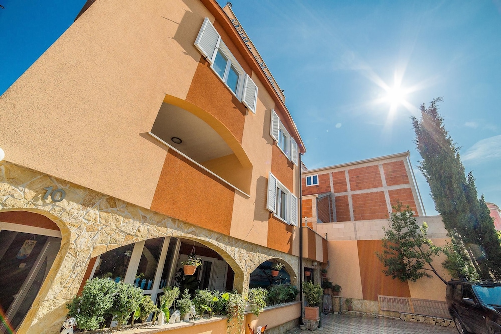 Apartments Villa Mediteran