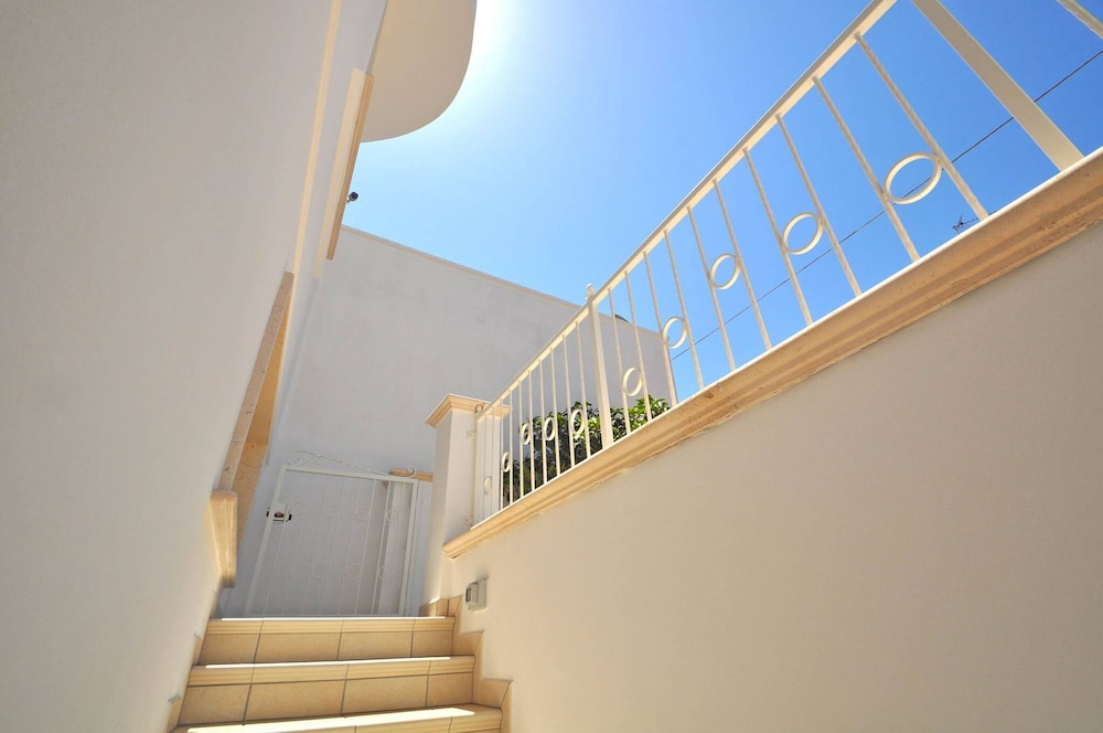 Villa Sacher Sleeps 12 Just 100 Metres From the sea