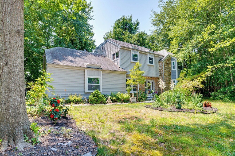 Spacious Old Bridge Home ~ 10 Mi to Jersey Shore! view 3