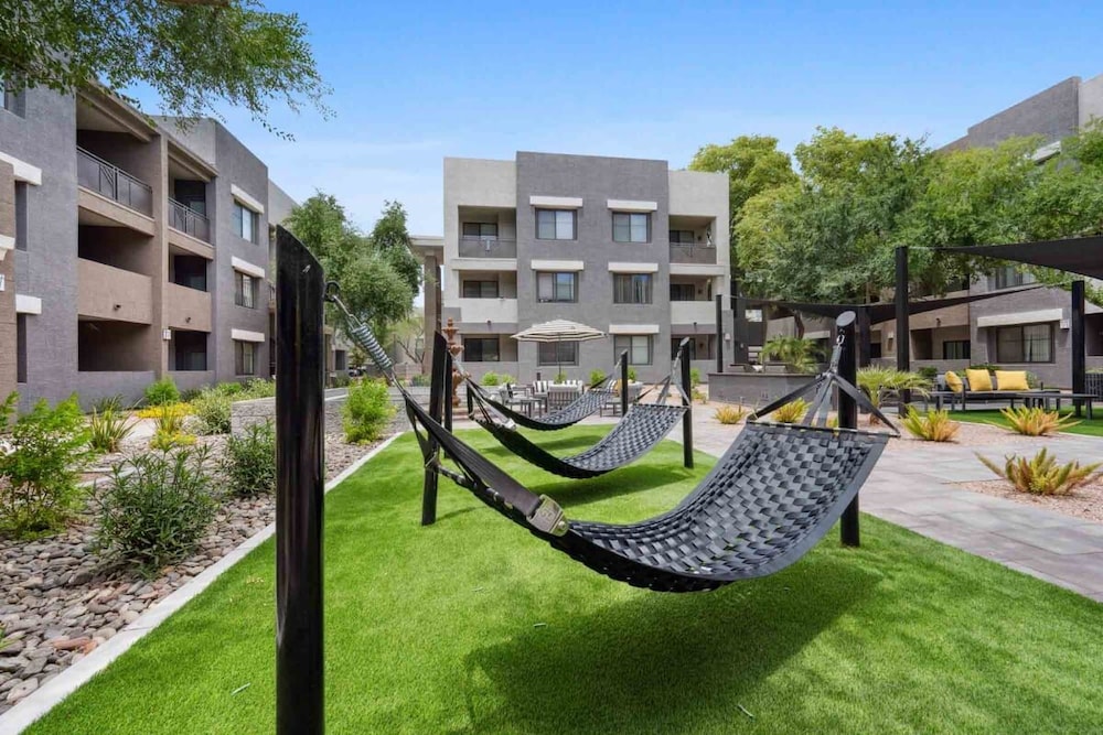 Chic 1br At Westgate Pool, Gym & Stadium Fun 1 Bedroom Apts