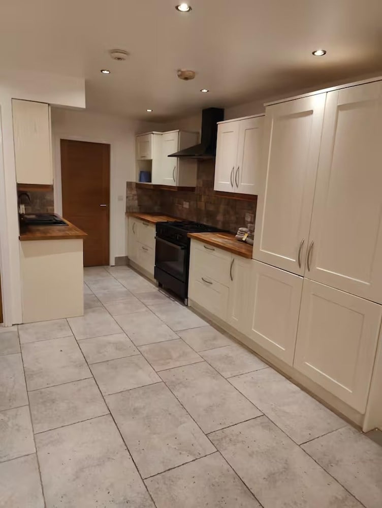 4 Guests - Bbq - Parking - Garden