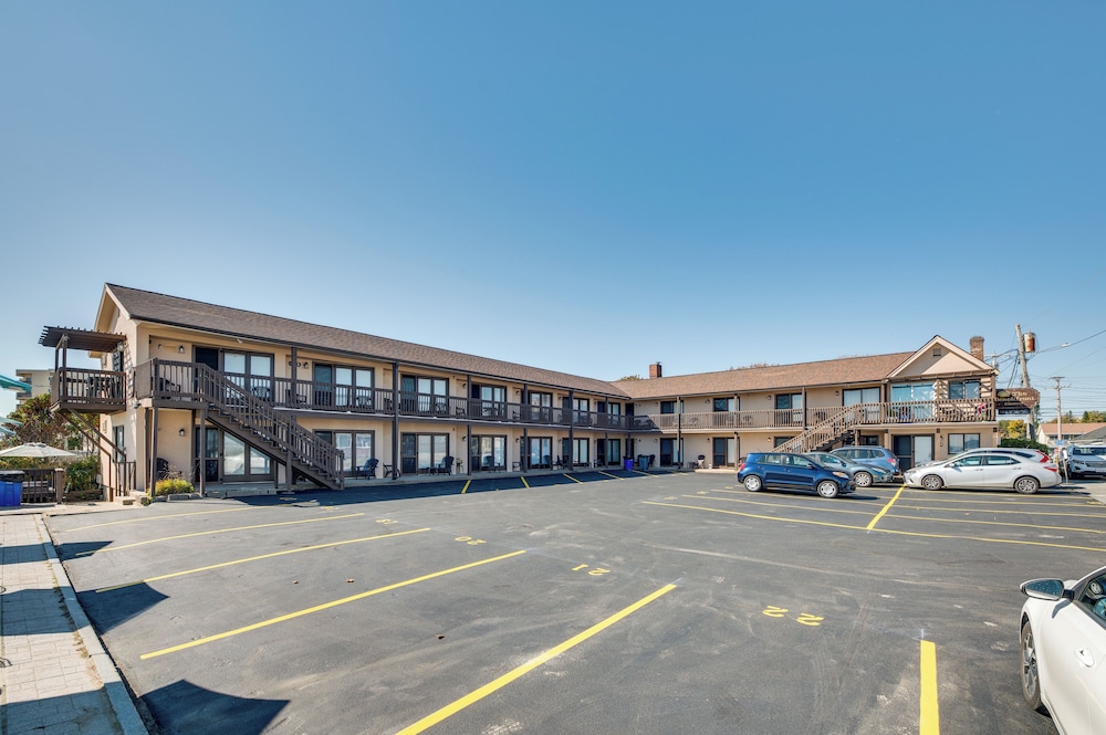 'beachfront 9' Condo on Old Orchard Beach