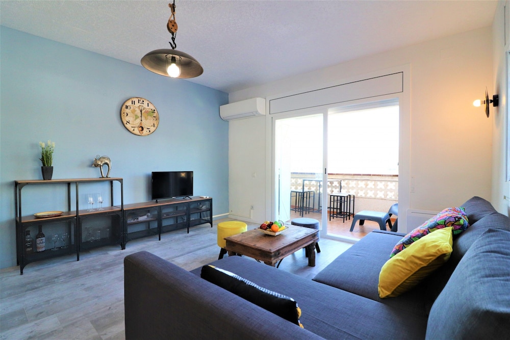 Apartment With Scenic View