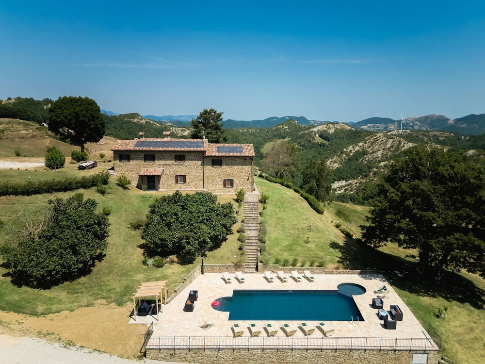 Ca Quattrocchi 10 3 by Marche Holiday Villas