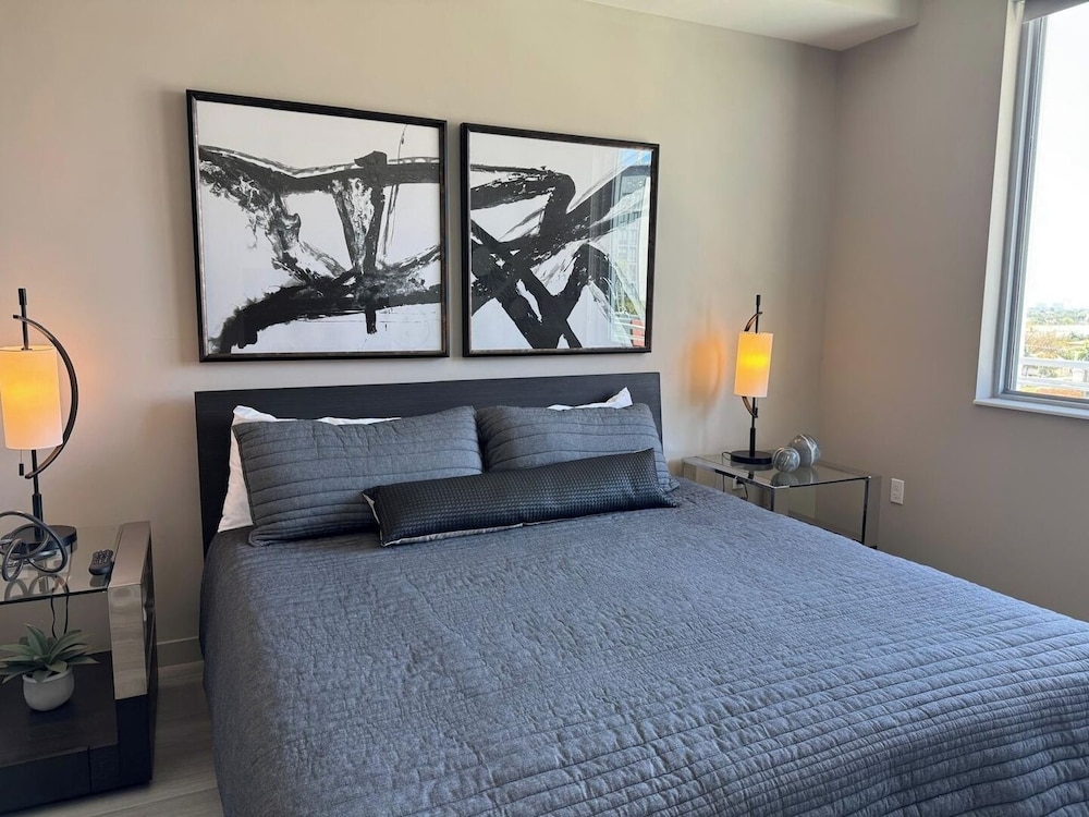 Chic 2BR Downtown Fort Lauderdale Apt w/ Pool