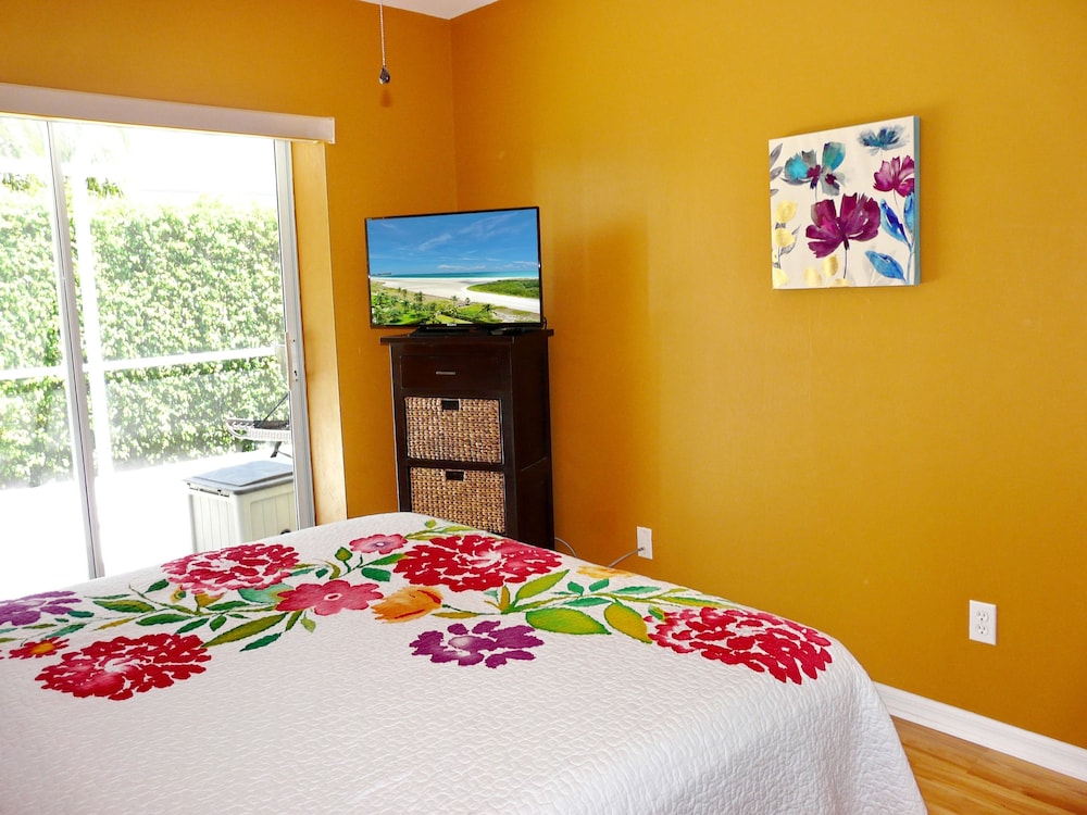 Pet-friendly Home With Pool and Steps to Beach/food view 3