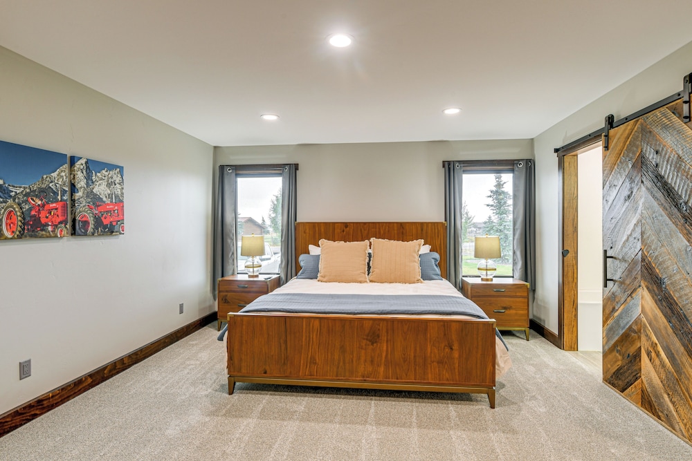 Pinedale Getaway Near Hiking, Skiing & Lakes!