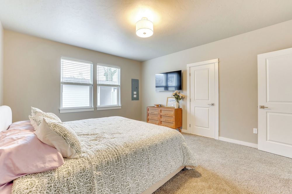 3 Mi to Boise River Greenbelt: Home w/ Fenced Yard