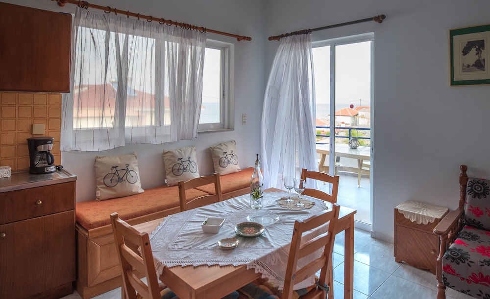 Lykoporia Beach Apartments