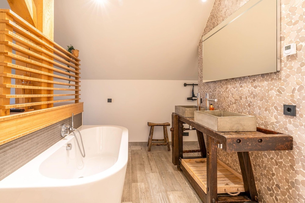 Luxurious and Sustainable 6-person Holiday Villa