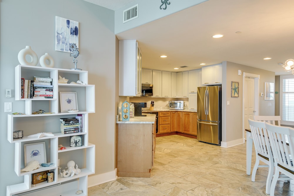 Gulf Views & Pools: Beachfront Island Tower Condo