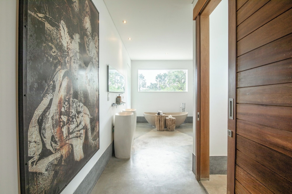 Niko2 · Marvelous 5 Bedroom Villa Close to Finns view 2