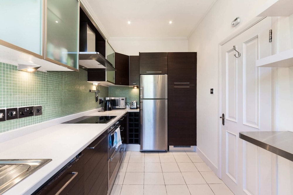 Elegant, Airy 2 Bedroom Flat in Paddington