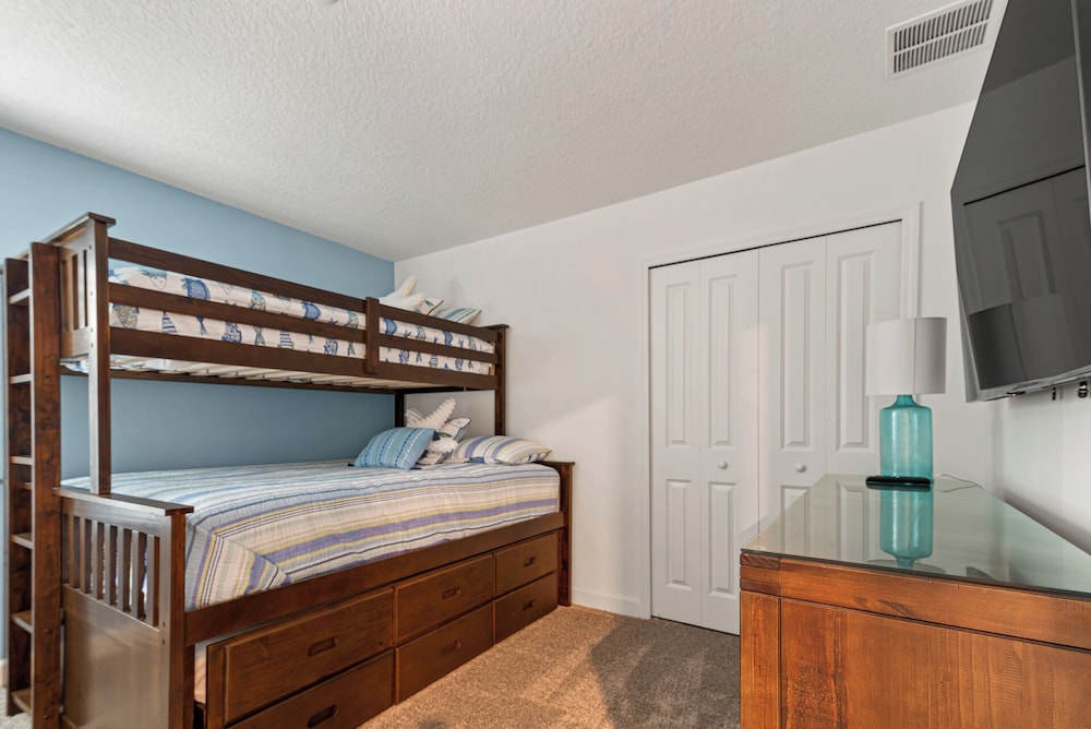 8BR Villa - Game Room & Themed Rooms
