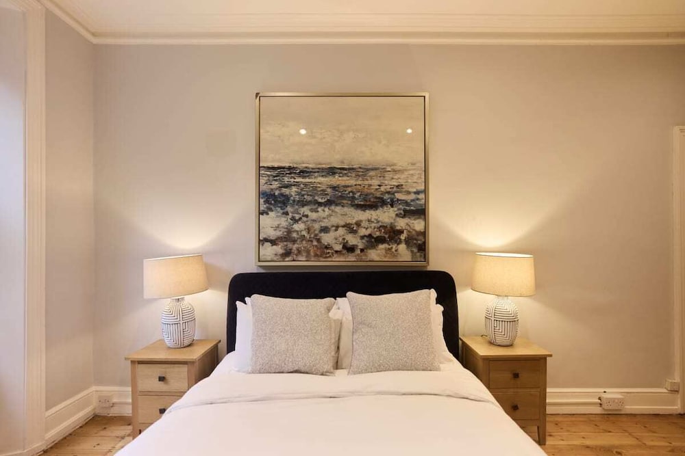 The West Kensington Hideout - Cozy 2bdr Flat With Garden