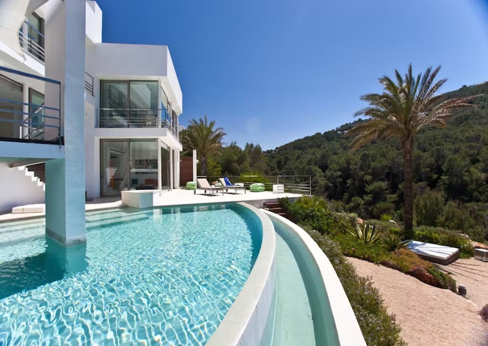 Appealing Villa With Private Terrace