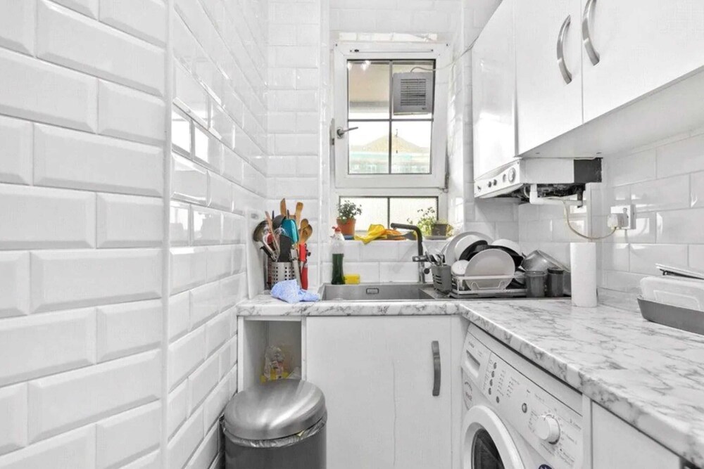 Spacious 4 Bedroom Apartment in Bethnal Green
