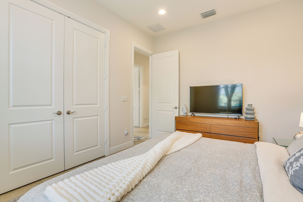 1/2 Mi to Beach: Poolside Oasis on Marco Island!