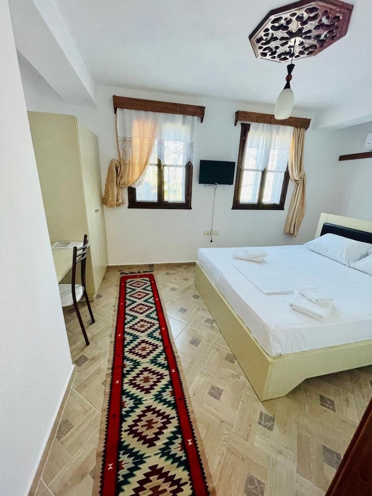 Denishouse-private Rooms Guesthouse Gjirokastra