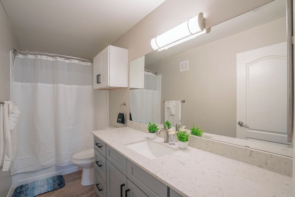 ROVE LIVING/KB - Lex on Central