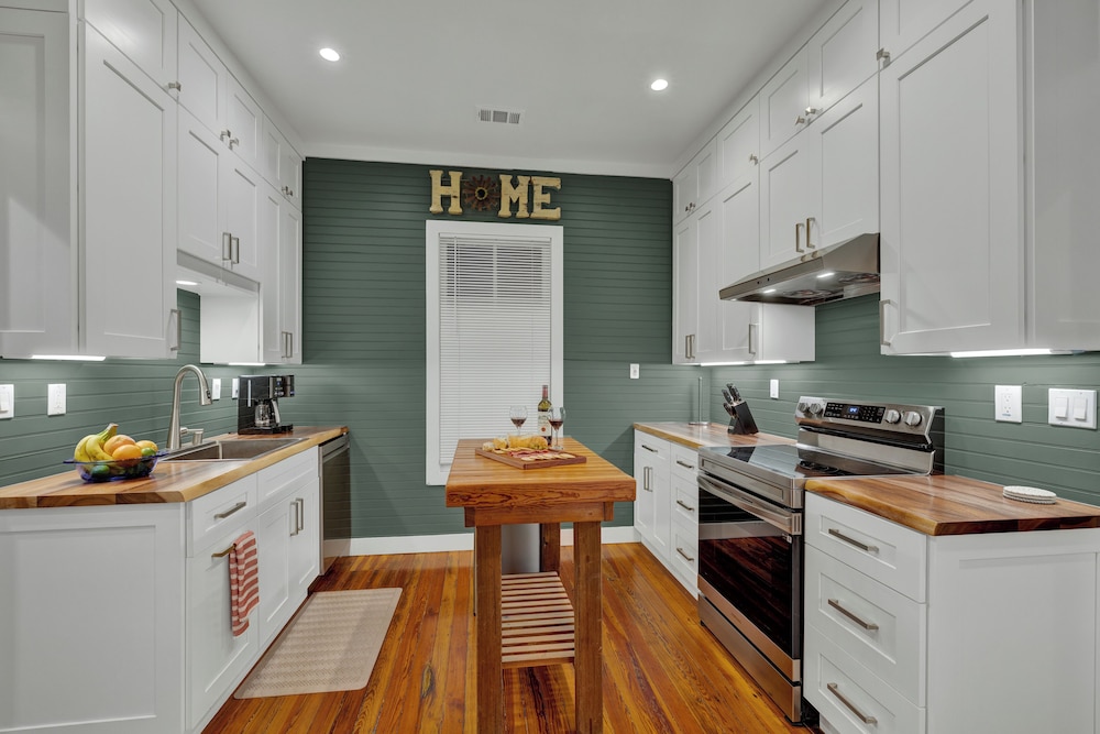 Tolle Haus: W/pool & Firepit-walk to Schlitterbahn, Comal Chutes & Downtown!