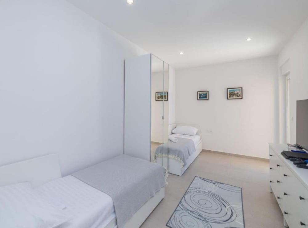 Luxury Villa Navis