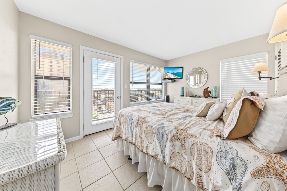 Island Sunrise Condos by Hosteeva