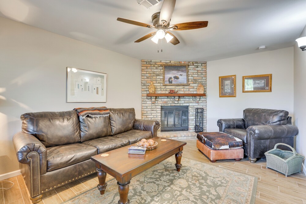 Centrally Located Oasis 1 Mi to Shadow Mountain!
