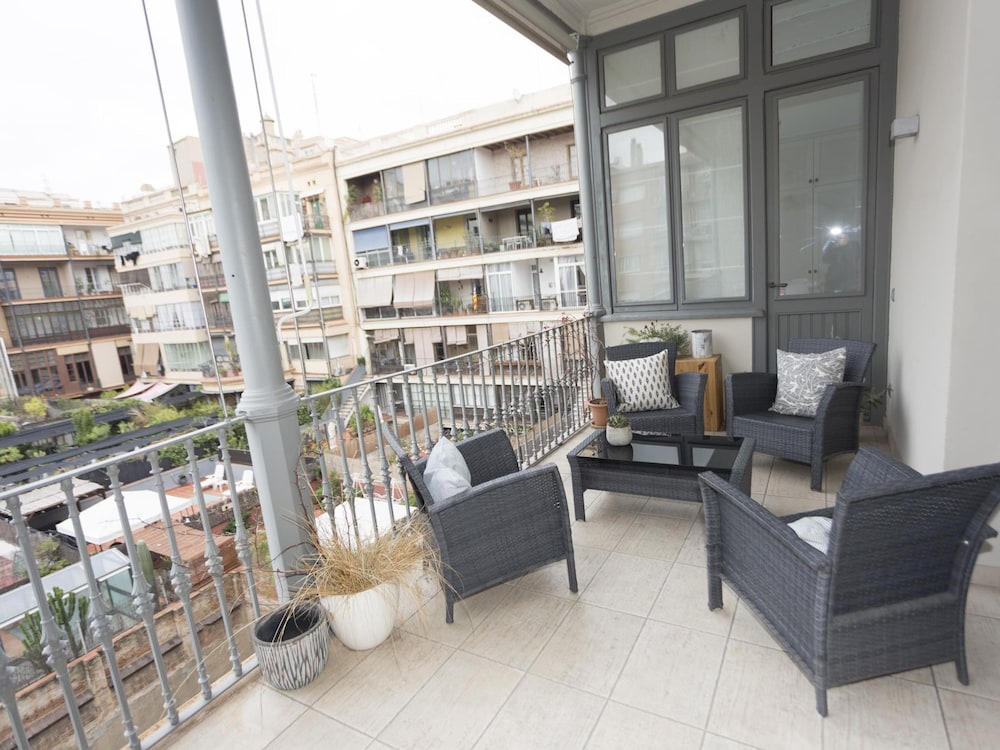 Apartamento de Tres Habitaciones con Terraza 21B
