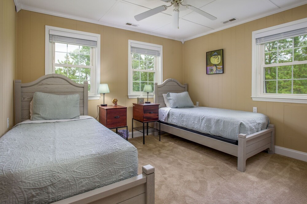 Bayfront Gem w/ Amazing Water Views + Pond!
