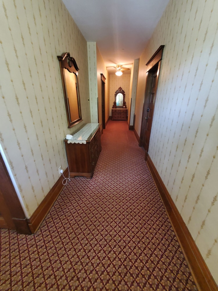The Weis Mansion view 4
