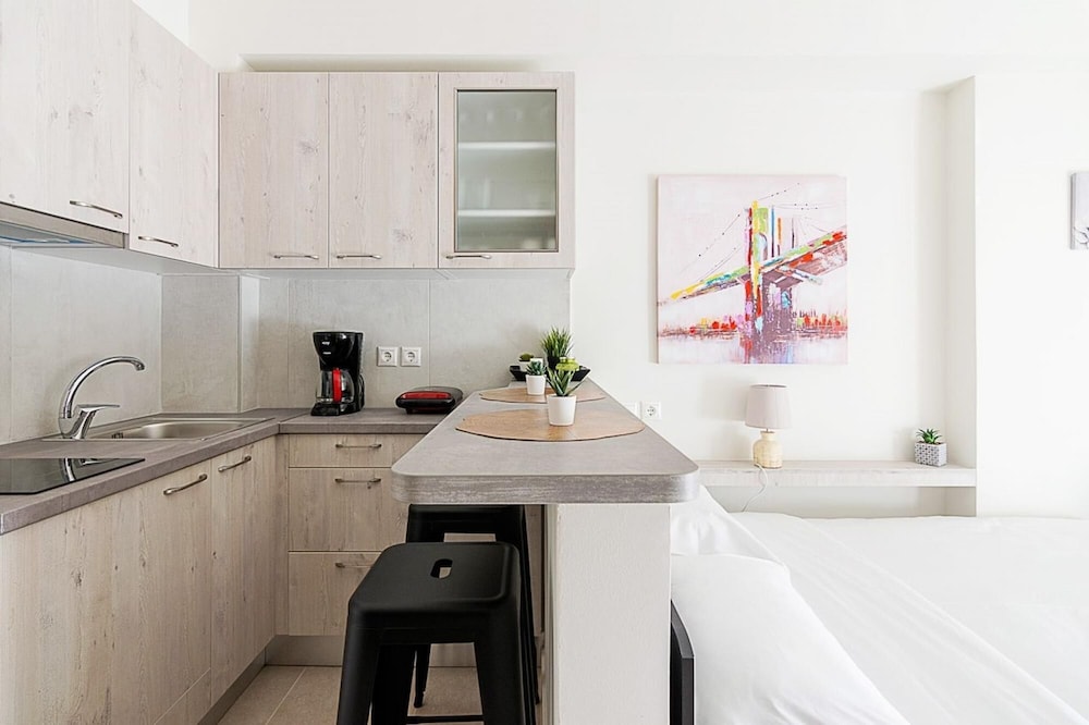 Modern Athens Studio by Cloudkeys photo 3