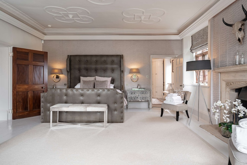 Host Stay Hillhampton House