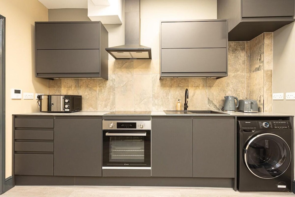 1 Bed-sleeps 4-aircon-city Centre